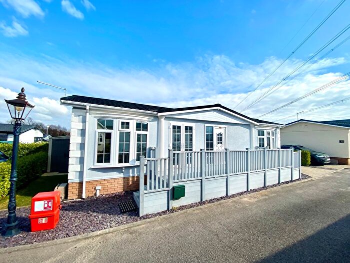 1 Bedroom Mobile/park Home For Sale In Wickham Court, Southwick Road, North Boarhunt, PO17