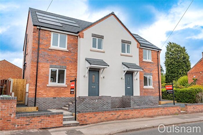 3 Bedroom Semi Detached House For Sale In Barley Mow Lane, Catshill, Bromsgrove, Worcestershire, B61