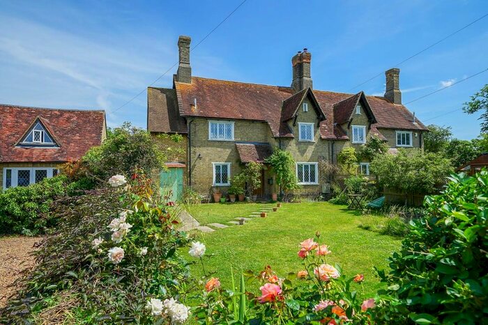 3 Bedroom Semi-Detached House For Sale In Orchard Farm Cottages, Ivinghoe Aston, Leighton Buzzard, LU7