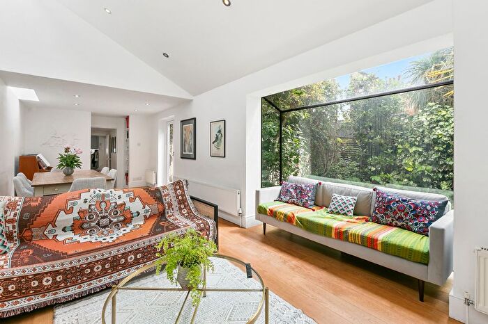 4 Bedroom Property To Rent In Tottenham Road, De Beauvoir Town, N1