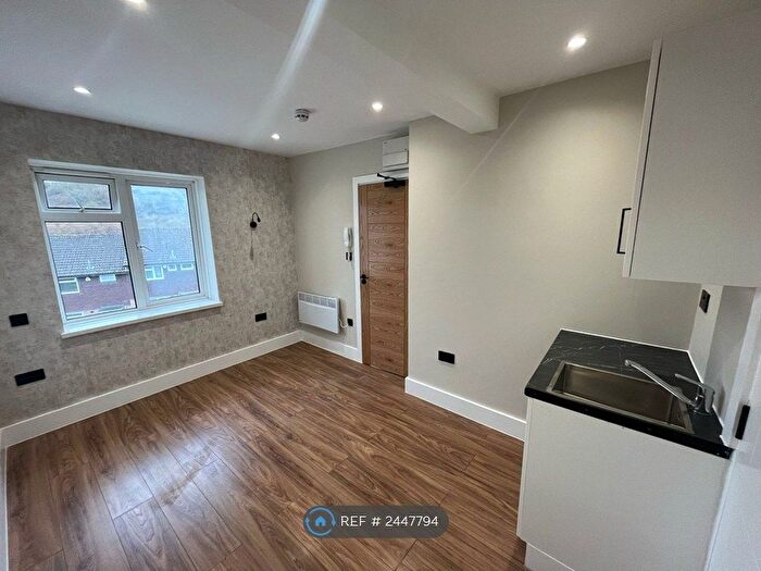 Studio To Rent In Lakers Rise, Banstead, SM7