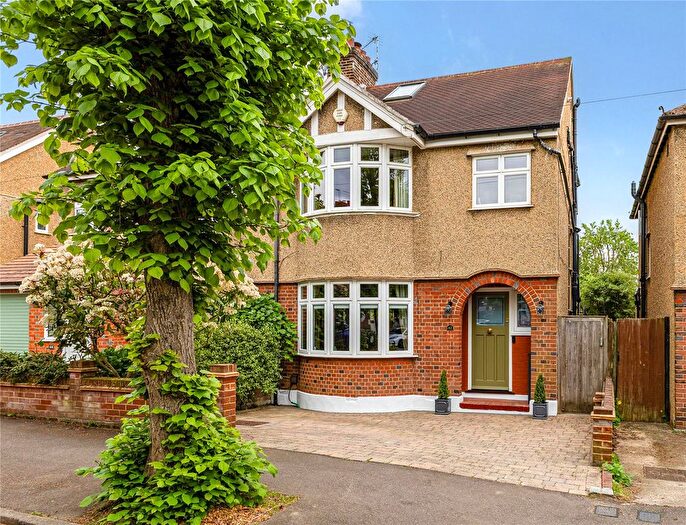 4 Bedroom Semi Detached House For Sale In Dickinson Avenue, Croxley Green, Rickmansworth, Hertfordshire, WD3