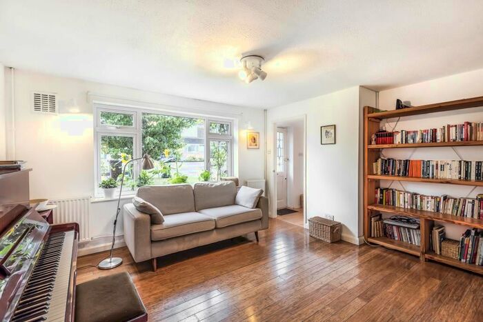 3 Bedroom Semi-Detached House To Rent In Marcham, Oxfordshire OX13