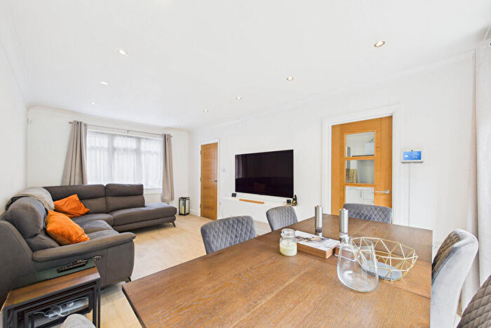 3 Bedroom Terraced House For Sale In Barnacres Road, Hemel Hempstead, HP3