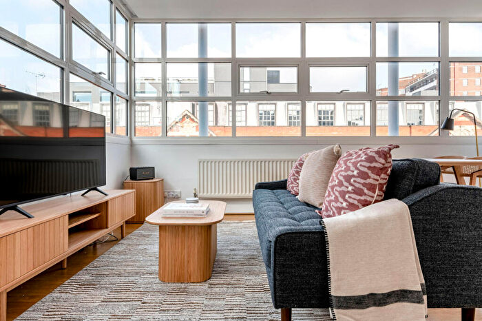 2 Bedroom Apartment To Rent In Sycamore Street, London, , Uk, EC1Y