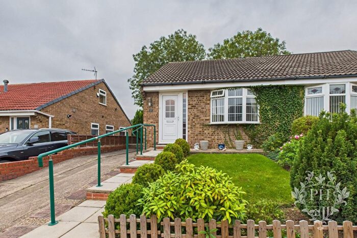 2 Bedroom Semi-detached Bungalow For Sale In Meadowgate, Middlesbrough, TS6
