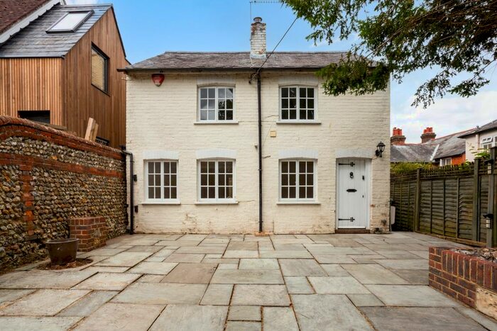 3 Bedroom Detached House To Rent In High Street, Twyford, Winchester, SO21