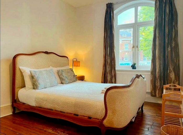 2 Bedroom Flat To Rent In Tower Bridge Road, London, SE1