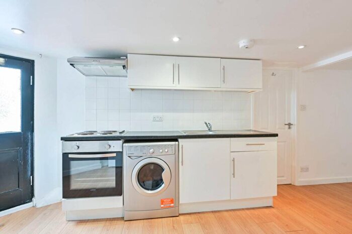 Studio To Rent In Waller Road, Telegraph Hill, London, SE14