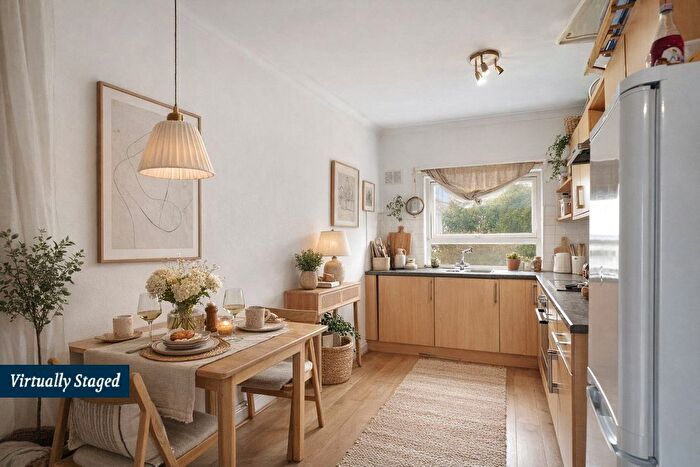 2 Bedroom Flat For Sale In Lichfield Road, Cricklewood, NW2