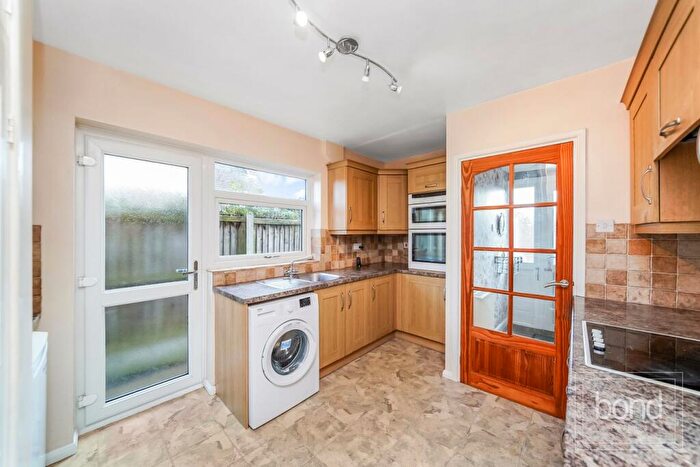 2 Bedroom Semi-Detached Bungalow For Sale In Runsell View, Danbury, Chelmsford, CM3