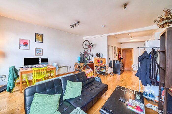 1 Bedroom Flat To Rent In Clapham Common South Side, London, SW4