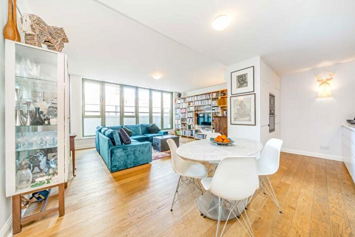 2 Bedroom Flat For Sale In Herbal Hill, Farringdon, EC1R