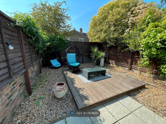 2 Bedroom Flat To Rent In Purves Road, London, NW10