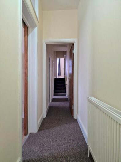3 Bedroom Flat To Rent In Green Lanes, London, N13