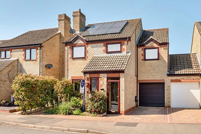 4 Bedroom Detached House For Sale In Cotswold Close, Witney, OX29