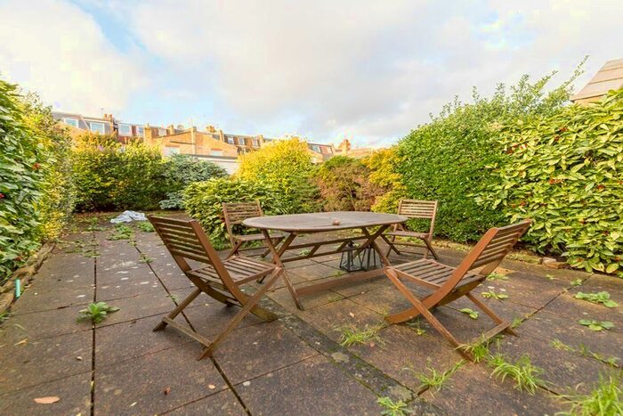 2 Bedroom Flat To Rent In Grove Road, London, W3