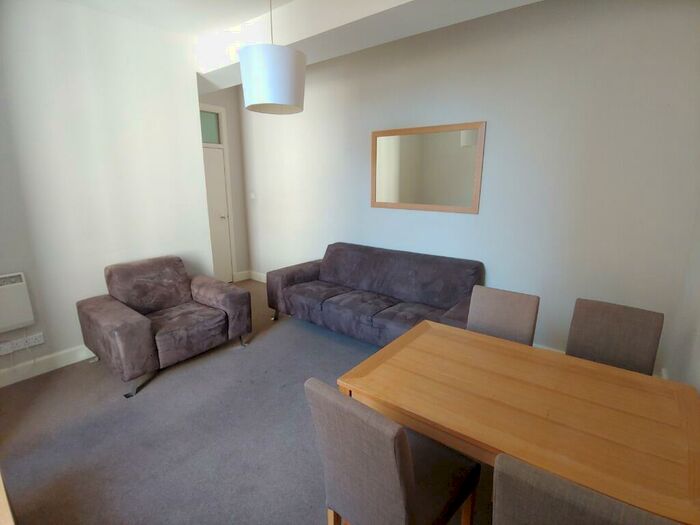 3 Bedroom Flat To Rent In Nicolson Street, Newington, Edinburgh, EH8