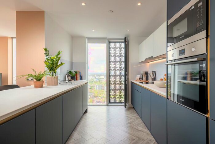 3 Bedroom Flat To Rent In Colliers Yard, M3