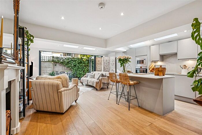 2 Bedroom Flat For Sale In Broxash Road, SW11