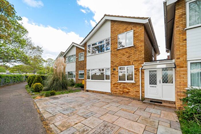 3 Bedroom House For Sale In Slade Walk, Bedford, MK41