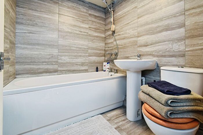 3 Bedroom End Of Terrace House For Sale In Ynyslas Crescent, Glynneath, Neath, SA11