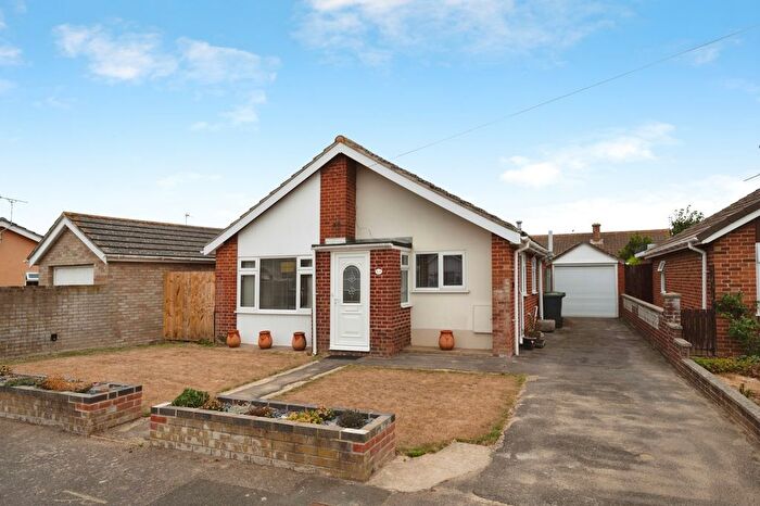 2 Bedroom Bungalow For Sale In Elwell Green, Hayling Island, Hampshire, PO11