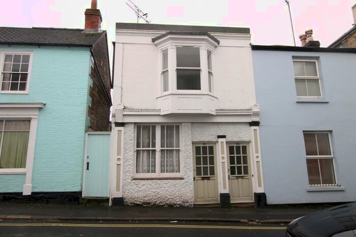 2 Bedroom Apartment To Rent In Castle Street, Ryde, PO33