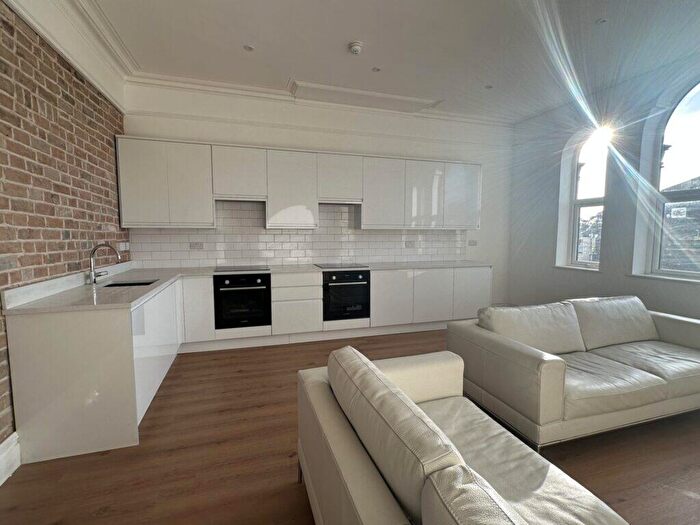 1 Bedroom Duplex To Rent In Wilmslow Road - Didsbury, M20