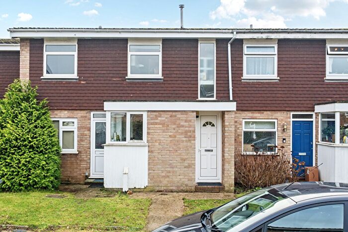 2 Bedroom Maisonette For Sale In Blenheim Road, Raynes Park, London, SW20