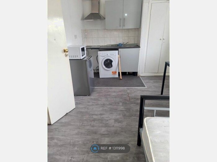 Studio To Rent In West India Dock Road, London, E14