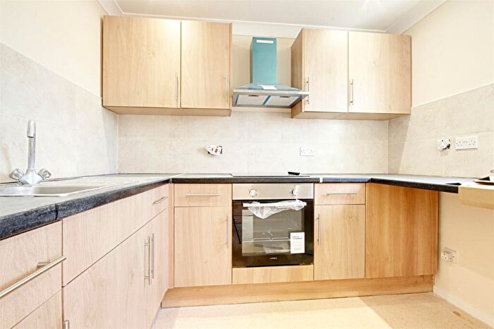 1 Bedroom Flat To Rent In St Giles Court, Bullsmoor Lane, Enfield, Middlesex, EN1