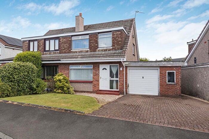 3 Bedroom Semi-Detached House For Sale In Dunsmore Road, Bishopton, PA7