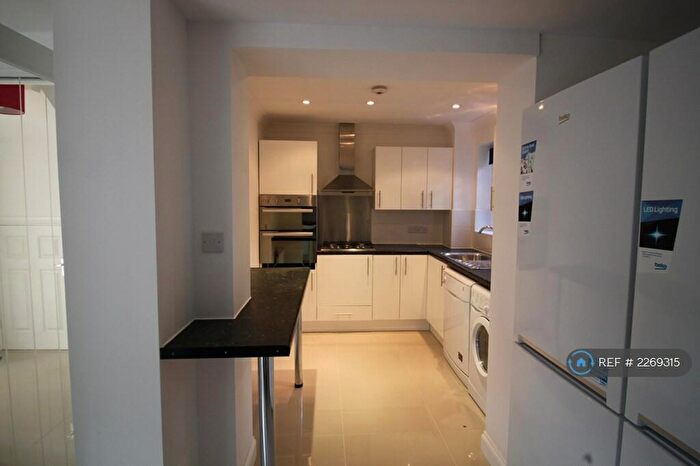 6 Bedroom Semi-Detached House To Rent In Weyside Road, Guildford, GU1