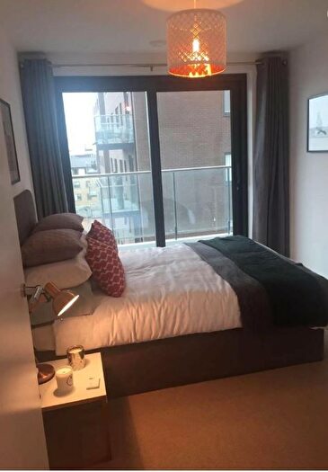 2 Bedroom Flat To Rent In Biscayne Avenue, London, E14