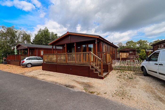 2 Bedroom Mobile/park Home For Sale In Colehouse Lane, Clevedon, BS21