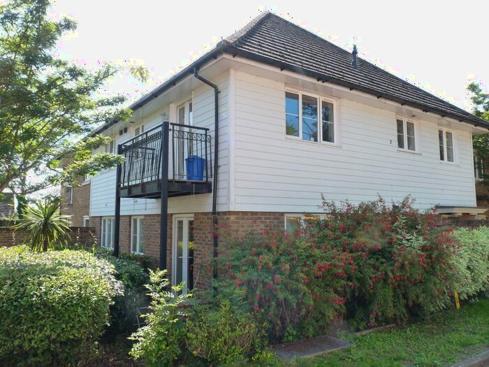 2 Bedroom Flat To Rent In Albion Way, Edenbridge, TN8