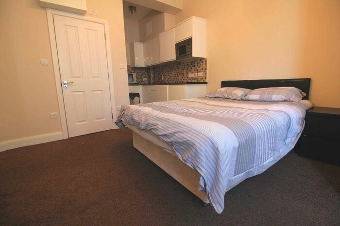 Studio To Rent In Leythe Road, Acton, Chiswick Borders, W3