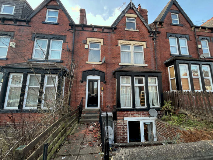 6 Bedroom Terraced House To Rent In Estcourt Avenue, Leeds, West Yorkshire, LS6