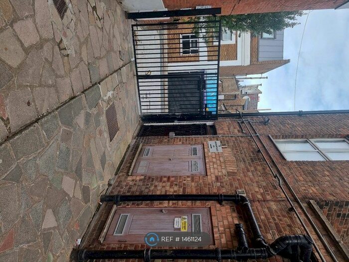 2 Bedroom Flat To Rent In Holloway Road, London, N19