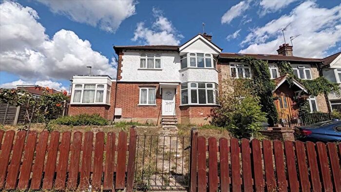 4 Bedroom Detached House To Rent In Longmore Ave, New Barnet, Barnet, EN5