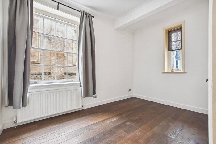 2 Bedroom Apartment To Rent In Park Road, London, NW1