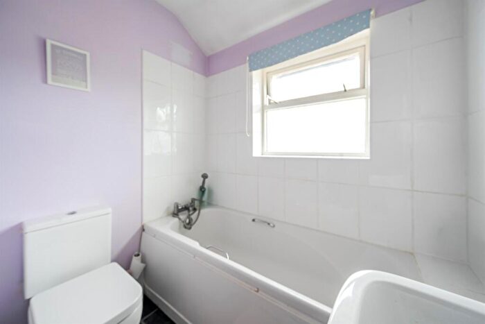 1 Bedroom Maisonette For Sale In Ray Park Road, Maidenhead, SL6