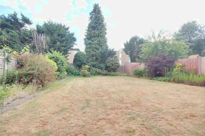 3 Bedroom Detached House To Rent In Athole Gardens, Enfield, EN1