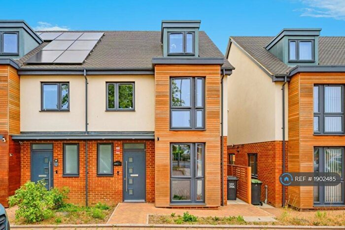 4 Bedroom Semi Detached House To Rent In Sundon Park Road, Luton, LU3