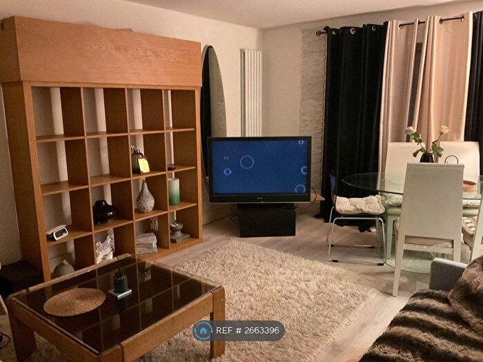 2 Bedroom Flat To Rent In Ravensmede Way, London, W4