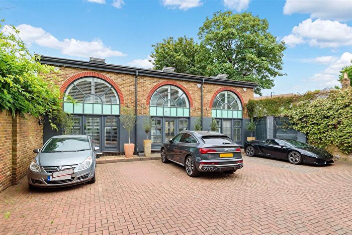 4 Bedroom Detached House To Rent In Kew Foot Road, Richmond, TW9