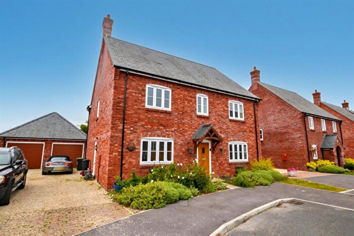 4 Bedroom Detached House For Sale In Pasture Lane, Charminster, DT2