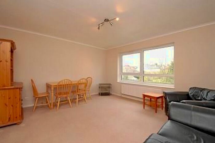 2 Bedroom Flat To Rent In Surbiton, Surrey, KT5