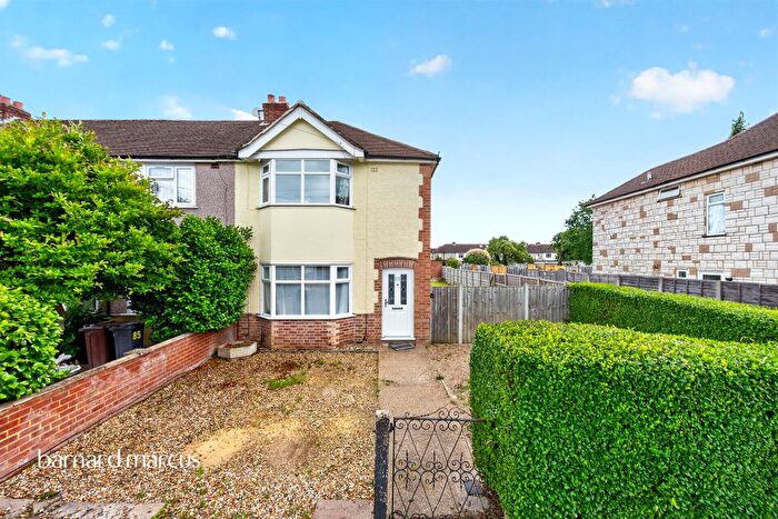 2 Bedroom End Of Terrace House For Sale In Cranleigh Road, Feltham, TW13